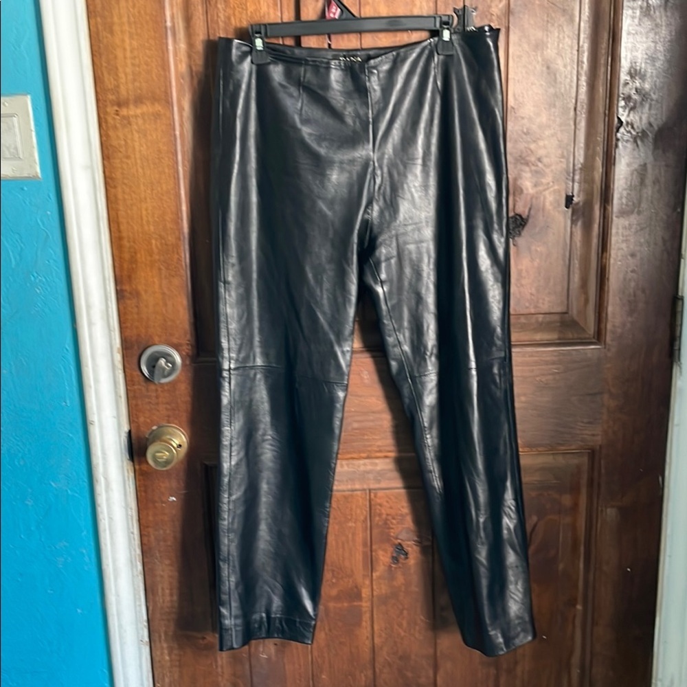 Dana Buchman Black Lambskin Leather Charlotte Straight Leg Pants: size 15 petit - Picture 2 of 8